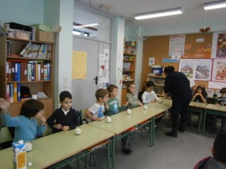 1º E.P facendo iogures
