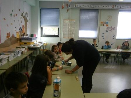 1º E.P facendo iogures

