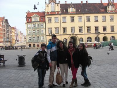 Comenius Polonia Marzo 2012
9 alumnos de 3º y 4º de ESO  visitaron las ciudades de Czestokowa y 
Wroclaw en Marzo 2012, aqui os dejamos algunas imagenes de esta visita en la que compartimos muchas y variadas experiencias con el alumnado de Św. Jana de La Salle, de Czestokowa.
