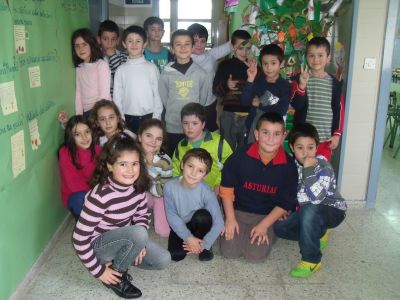 Adornamos o noso pasillo cunha árbore de Nadal.
