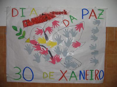 Mural do día da paz feito polos nenos/as de infantil.
Palabras chave: infantil paz