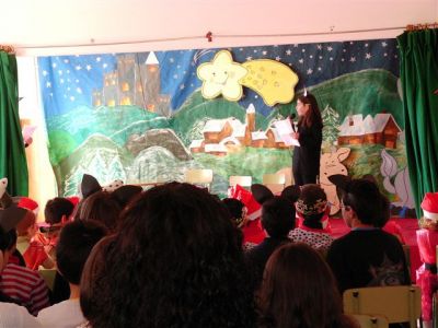 Os nen@s de quinto presentan o festival.
