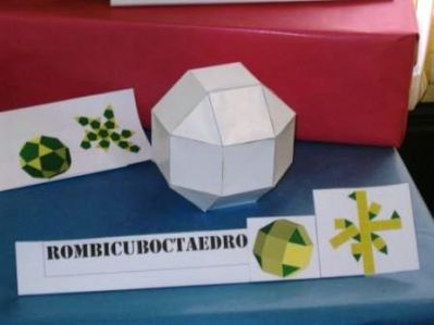 poliedros curiosos 2
Traballos feitos pol@s alumn@s de 2º ciclo da ESO

