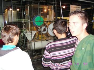 A enerxía cambia a materia

