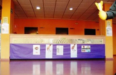 Esta obra foi un encargo para a central de correos de La Haya, mide 0´78m x 28m
