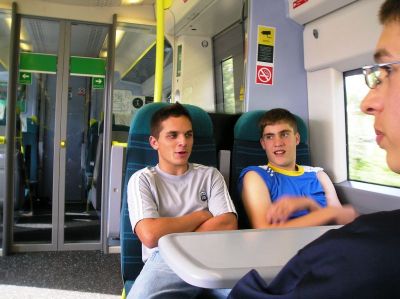 on the train
o grupo camiño de London
