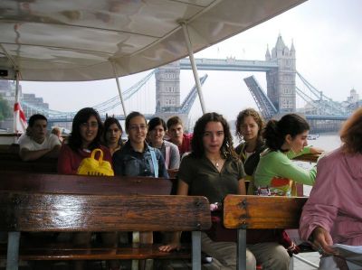 London Bridge
De cruceiro polo Támesis e a ponte abríndose ao fondo
