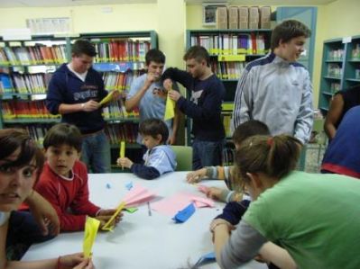 Carlos, Dani, Nico e Bertino loitando coa "balea". Por certo, Bertino fixo unha serpe que semellaba un gusano
