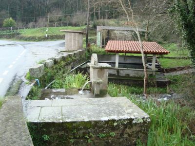 Río de Qintáns
Fonte, ao fondo lavadoiro
