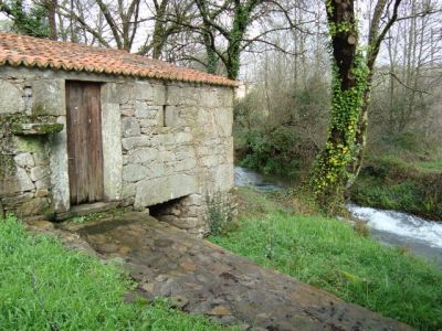 Río de Quintáns
Muiño e río
