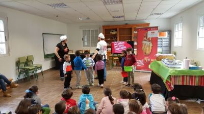 Bocata de conservas e vexetais
