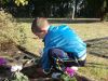 Sisán_plantando_ciclamen_(13).JPG