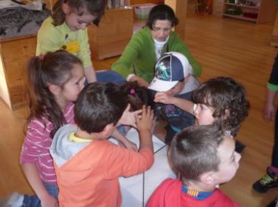 P4/5/10102 0:3
Experimentando con bolas de polispan
