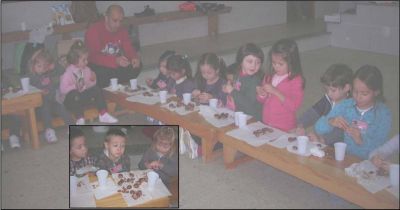 026- Magosto  11-11-11
O magosto celebrámolo, coma sempre coas demais escolas do CRA. Comimos moitas castañas asadas. Estaban moi ricas!!!,
