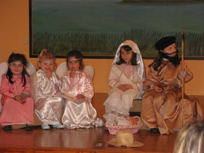 055-belen_5_800.jpg
23-12-10
Os traxes son prestados por Pantín, xa que son patrimonio da escola desa parroquia. 
A escola de lago estálles moi agradecida.
