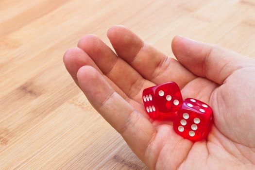 Dados en  la mano