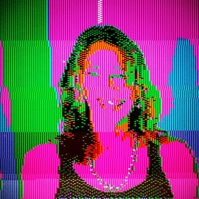 Imagen de Susan Kare Imagen de Susan Kare creadora de los primeros iconos para ordenador pixelados con colores primarios