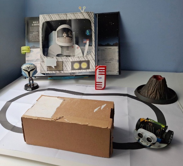 Circuito con línea negra, túnel, volcán, estación de radio y despegue