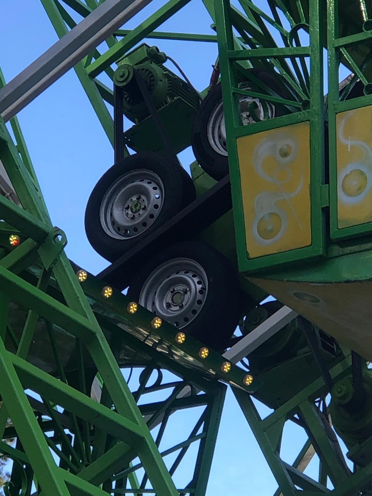 POLEA EN UNA ATRACCIÓN