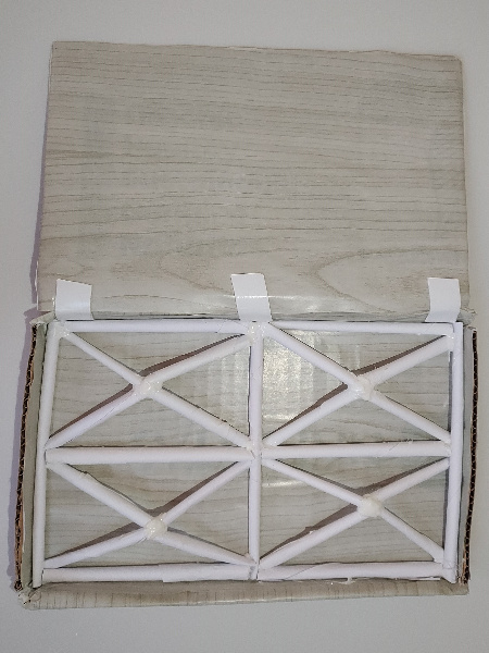 Estructura triangulada en estante