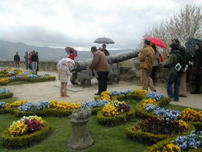 Á volta da Torre de Chaves
