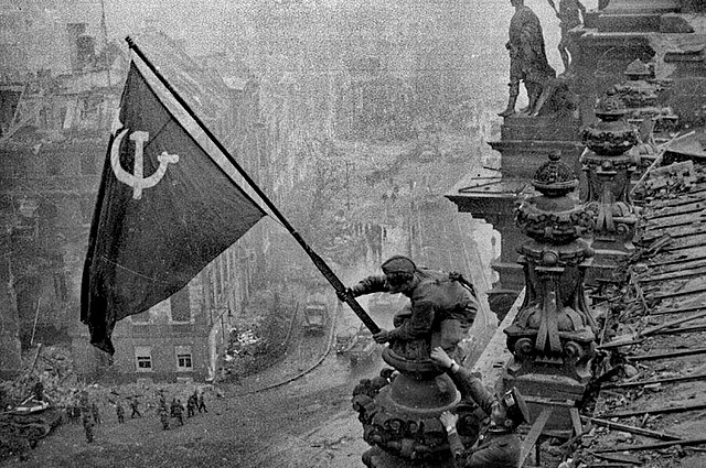 Bandeira soviética sobre o Reichstag