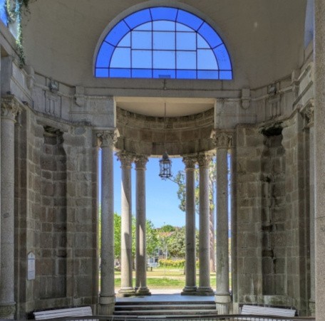 Vidriera de la fuente de A Gándara, Mondariz- Balneario