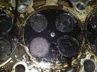 Culata inyección directa. En la imagen podemos apreciar una culata de cuatro válvulas por cilindro y la punta del inyector.