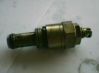 En la imagen podemos apreciar el regulador de presión de transferencia de una bomba DPC.