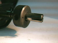 En la imagen podemos apreciar la  el desplazamiento de ele cierre del caudal sobre el eje de la bomba Bosch.