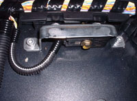 En la imagen podemos apreciar un sensor capacitativo y su ubicación en el vehículo.