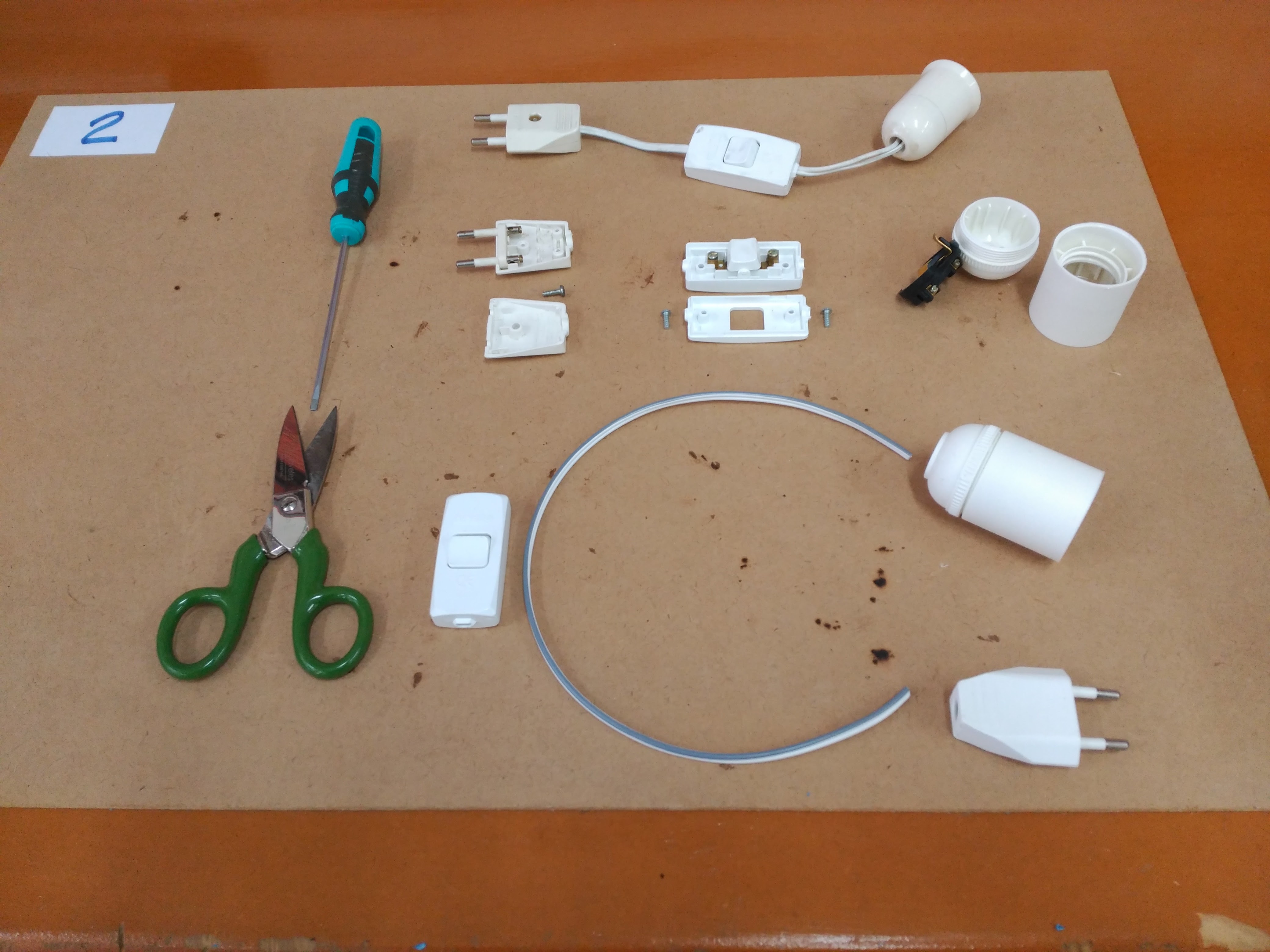 Material para a práctica da Lámpada de noite.