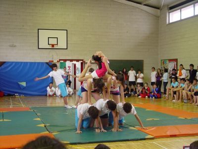 Exhibición de acrosport
Exhibición de acrosport no IES O COUTO de Ourense, a cargo do departamento de Educación física.
Palabras chave: festival, ourense, trofeos, exhibición