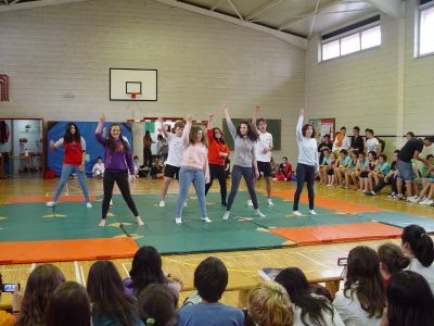 Exhibición de acrosport
Exhibición deportiva no IES O COUTO de Ourense, a cargo do departamento de Educación física.
Palabras chave: festival, ourense, trofeos, exhibición
