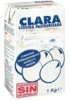 Se observa un cartón de clara pasteurizada usada ampliamente en restauración para evitar problemas sanitarios.