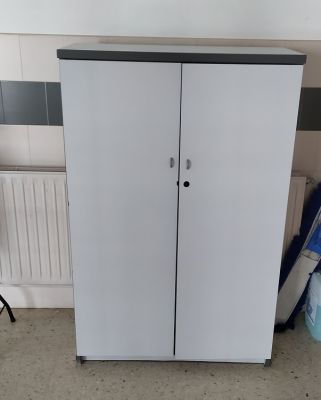 Armario pequeno gris cerrado 90x137x42
