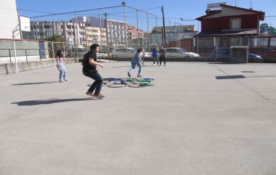 xogos populares no patio exterior_4
