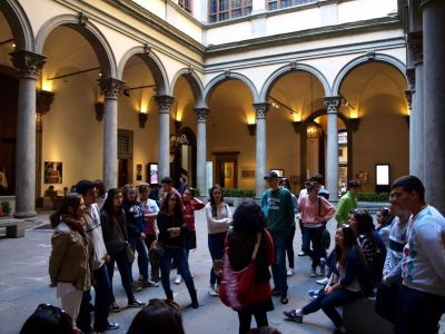 Aquí no patio dun palacio florentino coa nosa guía
