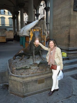 María frótalle o fuciño ao porquiño porque quere voltar a Florencia...
