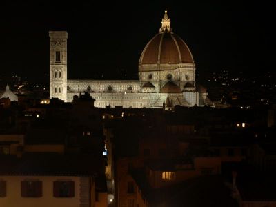 O Duomo visto dende a terraza do palacio dos Medici a medianoite
