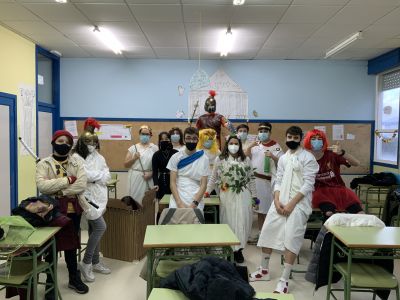 Gañadores
O alumnado de 4ºESO A foron os gañadores do concurso
Disfraz: Deuses Gregos (alumnado, titora e aula)
Parabéns!
