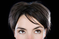 Zona frontal. Se ve una imagen de la zona superior del rostro de una mujer.