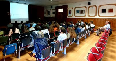 A ciencia do cerebro
Conferencia de Neurociencia do Doutor Xurxo Mariño Alfonso Profesor do Departamento de fisioterapia, mediciña e ciencias biomédicas da UDC.
22/05/2019 
