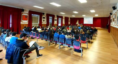 Dcecrecemento e transición ecosocial
Charla de Carlos Taibo sobre "Decrecemento e Transición Social"
Alumnado de 1º BAC
Club de Letras Lucus
04/12/2019
