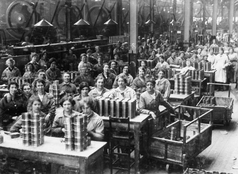Mulleres traballando nunha fábrica durante a I Guerra Mundial