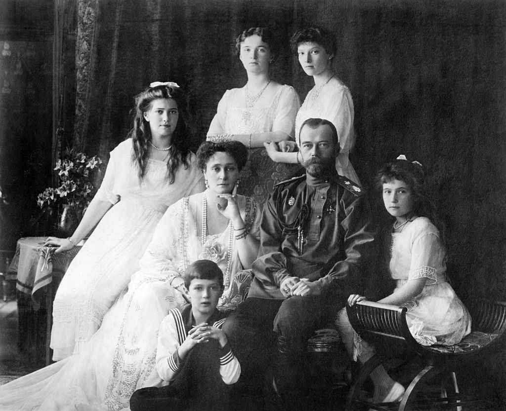 Nicolás II e familia Romanov Nicolás II e familia Romanov