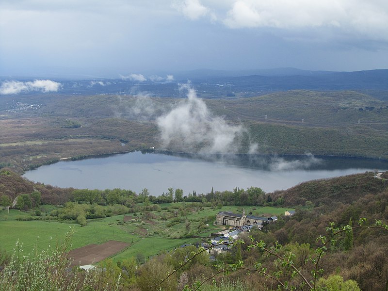 Imaxe do lago de Sanabria