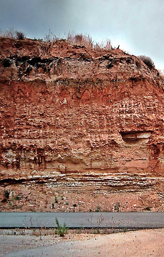 Fotografía dos estratos dun outeiro