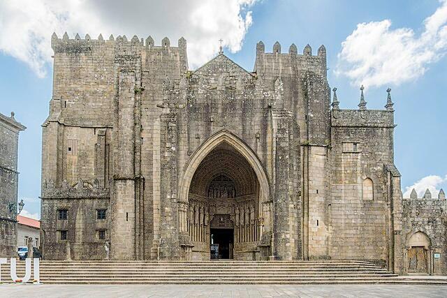 main façade of the Tui cathedral