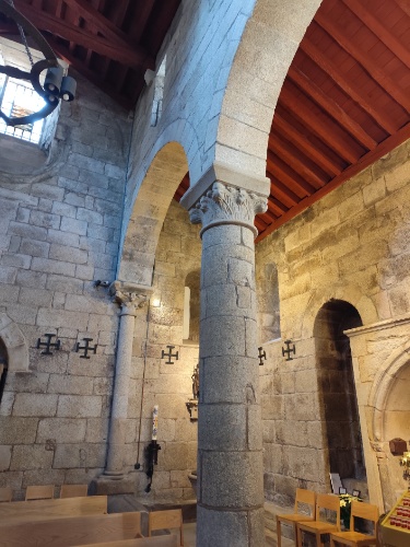 Columna e cubertas da Carticela en Compostela